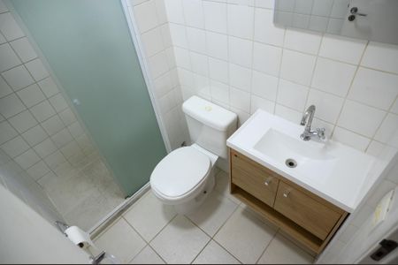 Banheiro de apartamento para alugar com 2 quartos, 48m² em Vila Firmiano Pinto, São Paulo