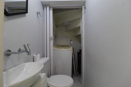 Lavabo de apartamento para alugar com 1 quarto, 44m² em Indianópolis, São Paulo