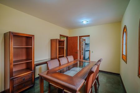Casa de condomínio para alugar com 400m², 4 quartos e 5 vagas Casa de condomínio para alugar com 400m², 4 quartos e 5 vagasSala de Jantar