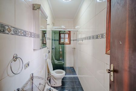 Casa de condomínio para alugar com 400m², 4 quartos e 5 vagas Casa de condomínio para alugar com 400m², 4 quartos e 5 vagasBanheiro da Suíte 2