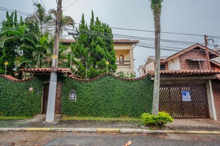 Casa de condomínio para alugar com 400m², 4 quartos e 5 vagas Casa de condomínio para alugar com 400m², 4 quartos e 5 vagasFachada