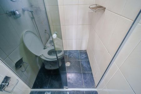 Casa de condomínio para alugar com 400m², 4 quartos e 5 vagas Casa de condomínio para alugar com 400m², 4 quartos e 5 vagasBanheiro da Suíte 2