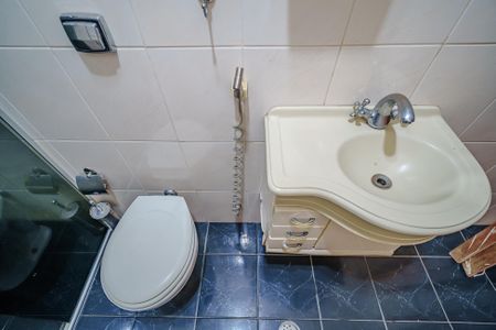 Casa de condomínio para alugar com 400m², 4 quartos e 5 vagas Casa de condomínio para alugar com 400m², 4 quartos e 5 vagasBanheiro social