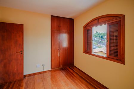 Casa de condomínio para alugar com 400m², 4 quartos e 5 vagas Casa de condomínio para alugar com 400m², 4 quartos e 5 vagasQuarto