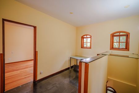 Casa de condomínio para alugar com 400m², 4 quartos e 5 vagas Casa de condomínio para alugar com 400m², 4 quartos e 5 vagasCorredor