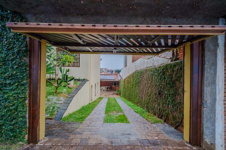 Casa de condomínio para alugar com 400m², 4 quartos e 5 vagas Casa de condomínio para alugar com 400m², 4 quartos e 5 vagasGaragem