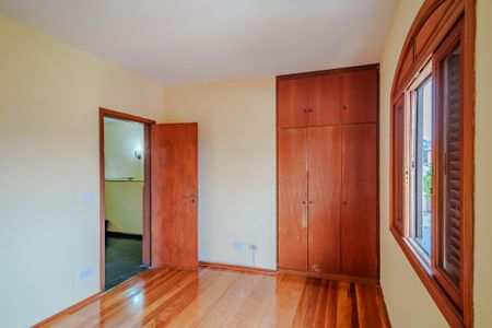 Casa de condomínio para alugar com 400m², 4 quartos e 5 vagas Casa de condomínio para alugar com 400m², 4 quartos e 5 vagasQuarto