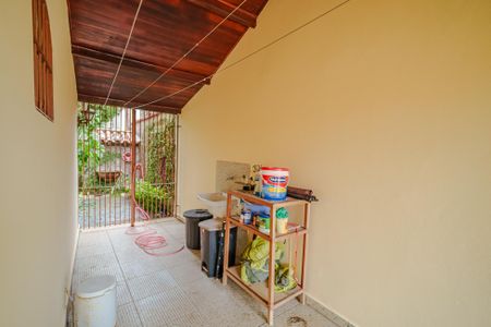 Casa de condomínio para alugar com 400m², 4 quartos e 5 vagas Casa de condomínio para alugar com 400m², 4 quartos e 5 vagasÁrea de Serviço