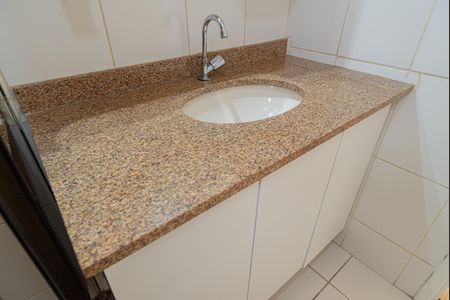 Apartamento à venda com 56m², 2 quartos e 1 vagaBanheiro Social