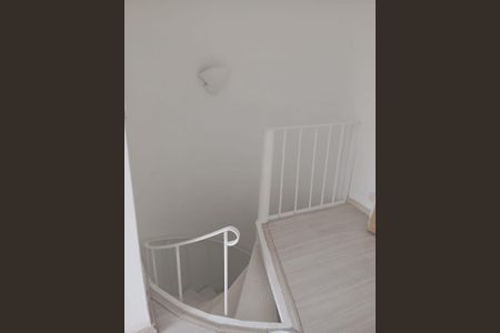 Apartamento à venda com 54m², 1 quarto e 1 vaga Apartamento à venda com 54m², 1 quarto e 1 vagaEscada