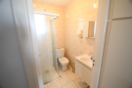 Banheiro de kitnet/studio para alugar com 1 quarto, 42m² em Centro, Campinas