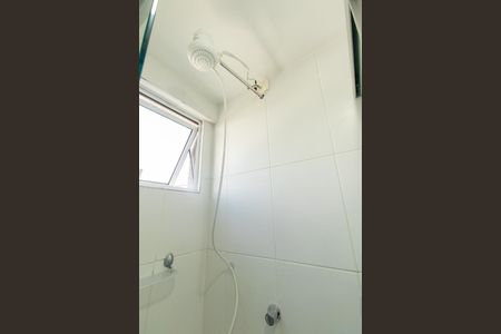 Banheiro Social de kitnet/studio para alugar com 1 quarto, 20m² em Lindóia, Curitiba