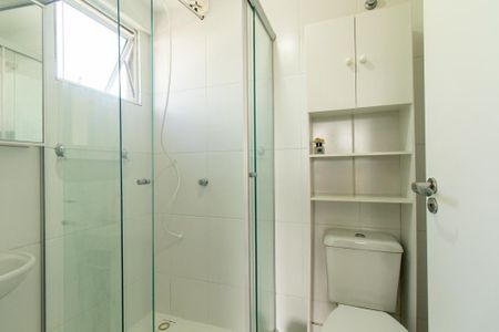 Banheiro Social de kitnet/studio para alugar com 1 quarto, 20m² em Lindóia, Curitiba