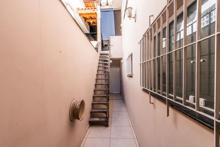 Casa à venda com 200m², 3 quartos e 2 vagasCorredor