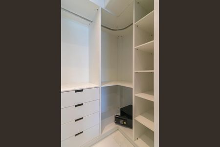 Apartamento para alugar com 54m², 1 quarto e sem vaga Apartamento para alugar com 54m², 1 quarto e sem vagaCloset da Suíte