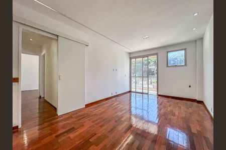 Apartamento à venda com 80m², 3 quartos e 2 vagasSala
