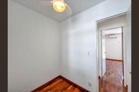 Apartamento à venda com 80m², 3 quartos e 2 vagasQuarto 2