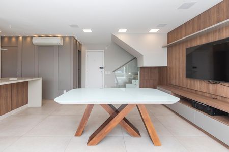 Apartamento à venda com 105m², 2 quartos e 2 vagas Apartamento à venda com 105m², 2 quartos e 2 vagasSala