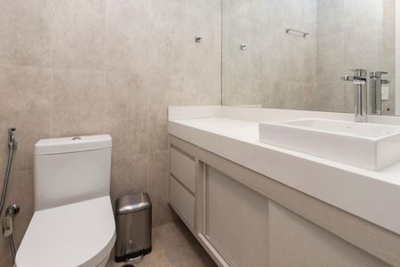 Apartamento à venda com 105m², 2 quartos e 2 vagas Apartamento à venda com 105m², 2 quartos e 2 vagasBanheiro da Suíte