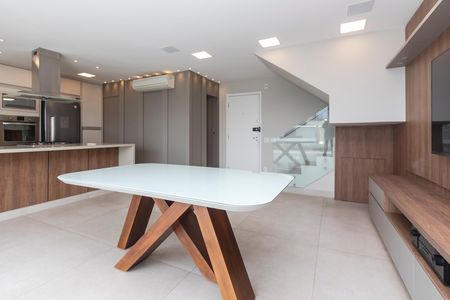 Apartamento à venda com 105m², 2 quartos e 2 vagas Apartamento à venda com 105m², 2 quartos e 2 vagasSala