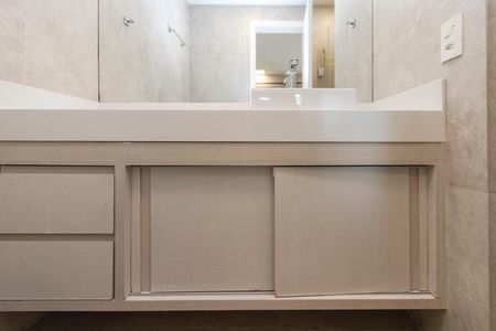 Apartamento à venda com 105m², 2 quartos e 2 vagas Apartamento à venda com 105m², 2 quartos e 2 vagasBanheiro da Suíte