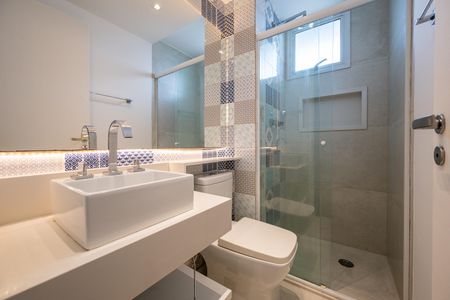 Apartamento para alugar com 123m², 2 quartos e 2 vagas Apartamento para alugar com 123m², 2 quartos e 2 vagasBanheiro da Suíte