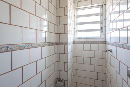 Banheiro de serviço de apartamento para alugar com 2 quartos, 100m² em Santo Amaro, São Paulo