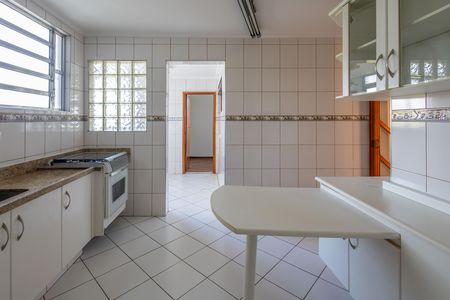 Cozinha de apartamento para alugar com 2 quartos, 100m² em Santo Amaro, São Paulo