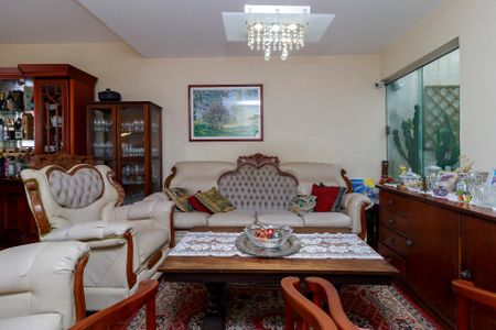 Casa à venda com 269m², 4 quartos e 4 vagasSala