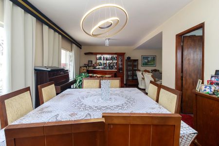 Casa à venda com 269m², 4 quartos e 4 vagasSala