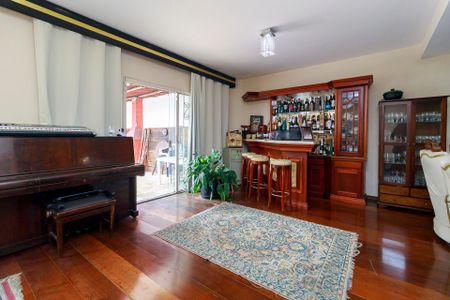 Casa à venda com 269m², 4 quartos e 4 vagasSala