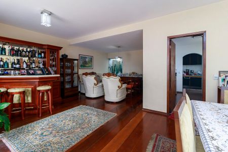 Casa à venda com 269m², 4 quartos e 4 vagasSala