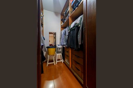 Casa à venda com 269m², 4 quartos e 4 vagasSuíte Principal - Closet