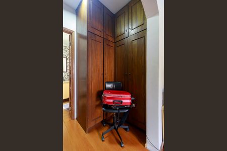 Casa à venda com 269m², 4 quartos e 4 vagasSuíte 2 - Closet