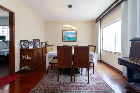 Casa à venda com 269m², 4 quartos e 4 vagasSala