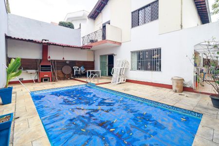 Casa à venda com 269m², 4 quartos e 4 vagasPiscina