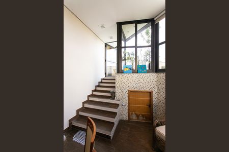 Apartamento à venda com 270m², 4 quartos e 4 vagasEscada