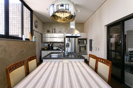 Apartamento à venda com 270m², 4 quartos e 4 vagasCozinha