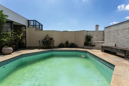 Apartamento à venda com 270m², 4 quartos e 4 vagasÁrea comum - Piscina