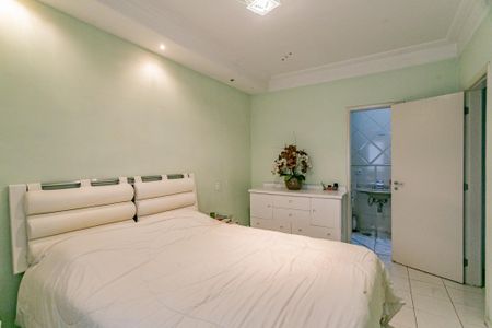 Casa de condomínio à venda com 122m², 3 quartos e 2 vagasSuíte