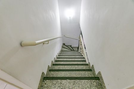 Casa de condomínio à venda com 122m², 3 quartos e 2 vagasEscada