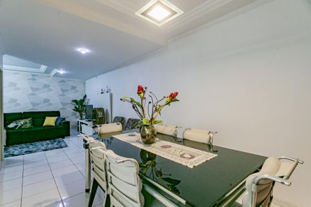 Casa de condomínio à venda com 122m², 3 quartos e 2 vagasSala