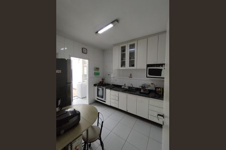 Casa à venda com 122m², 3 quartos e 2 vagas Casa à venda com 122m², 3 quartos e 2 vagasCozinha - Armários