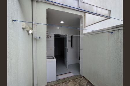 Casa à venda com 122m², 3 quartos e 2 vagas Casa à venda com 122m², 3 quartos e 2 vagasÁrea de Serviço