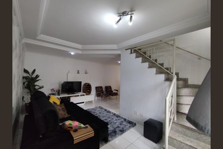 Casa à venda com 122m², 3 quartos e 2 vagas Casa à venda com 122m², 3 quartos e 2 vagasSala