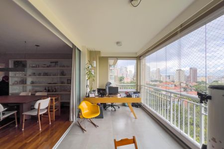 Apartamento à venda com 150m², 3 quartos e 3 vagasVaranda