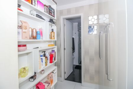 Apartamento à venda com 109m², 4 quartos e 2 vagas Apartamento à venda com 109m², 4 quartos e 2 vagasCloset Suíte