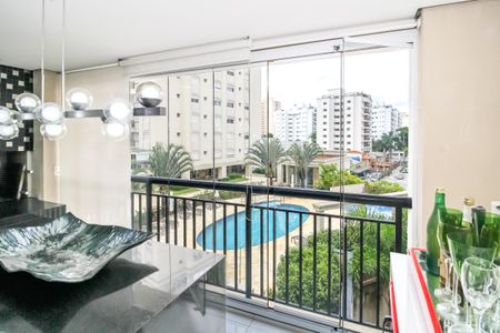 Apartamento à venda com 109m², 4 quartos e 2 vagas Apartamento à venda com 109m², 4 quartos e 2 vagasVaranda