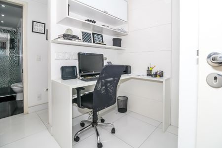 Apartamento à venda com 109m², 4 quartos e 2 vagas Apartamento à venda com 109m², 4 quartos e 2 vagasEscritório