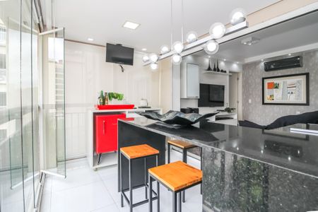 Apartamento à venda com 109m², 4 quartos e 2 vagas Apartamento à venda com 109m², 4 quartos e 2 vagasVaranda